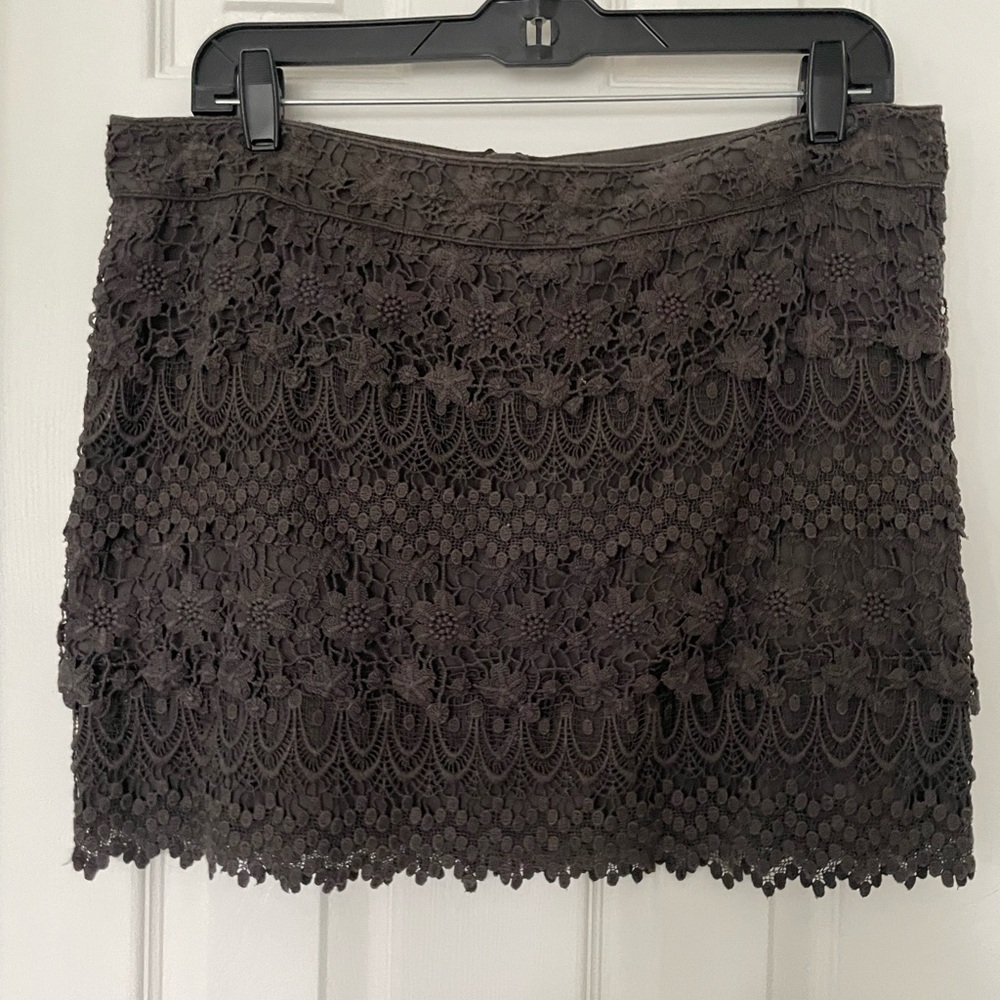American Eagle Outfitters Floral Crotchet Lace Mini Skirt in Charcoal Size 12 - Picture 4 of 7